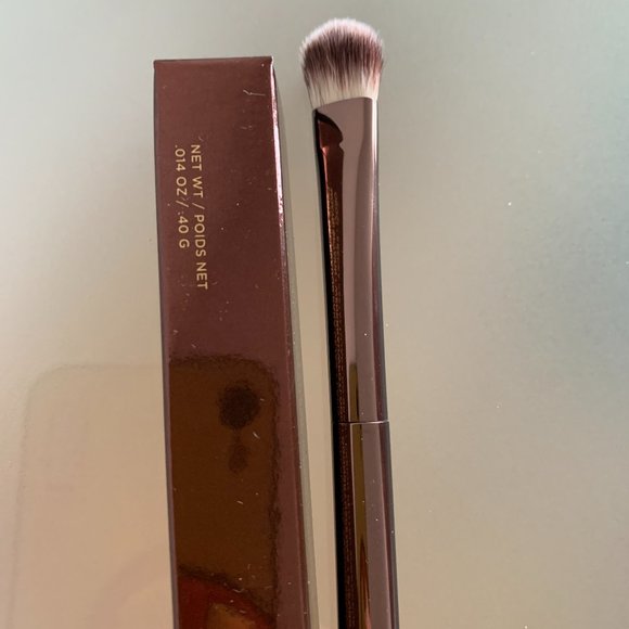 Hourglass Other - **SOLD**BNIB HOURGLASS All-Over Eye Shadow Brush Makeup Face brush